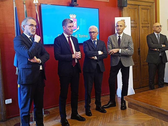 Il Capo della Polizia Pisani incontra a Torino il personale del V Reparto Mobile