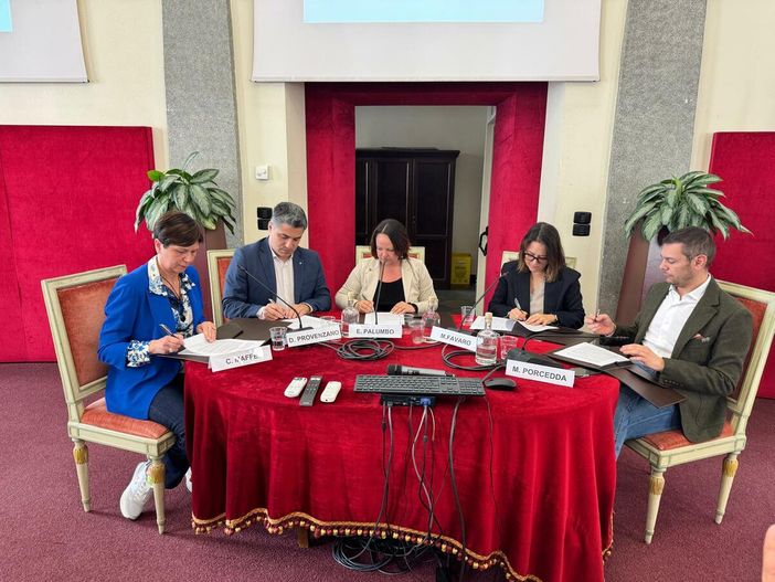 Firma tra Comune e sindacati sulla sicurezza sul lavoro Firma tra Comune e sindacati sulla sicurezza sul lavoro