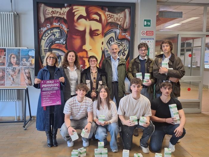 Assorbenti gratis a scuola: nasce il progetto "Senza imbarazzo" Assorbenti gratis a scuola: nasce il progetto "Senza imbarazzo"