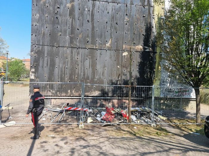 Accende un fuoco per scaldarsi e incendia un palazzo: arrestata 24enne Accende un fuoco per scaldarsi e incendia un palazzo: arrestata 24enne