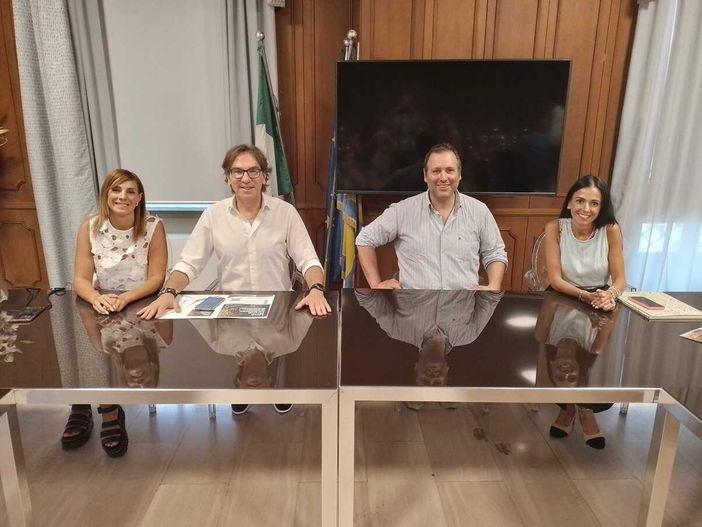 Nichelino sta con Confesercenti: "Salviamo i piccoli negozi" Nichelino sta con Confesercenti: "Salviamo i piccoli negozi"