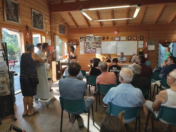 Un momento dell'incontro tra i residenti e la vicesindaca Bonino Un momento dell'incontro tra i residenti e la vicesindaca Bonino