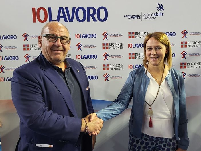 Il consigliere regionale Gianluca Gavazza e la responsabile del Centro per l'Impiego di Chivasso Laura Martignetti