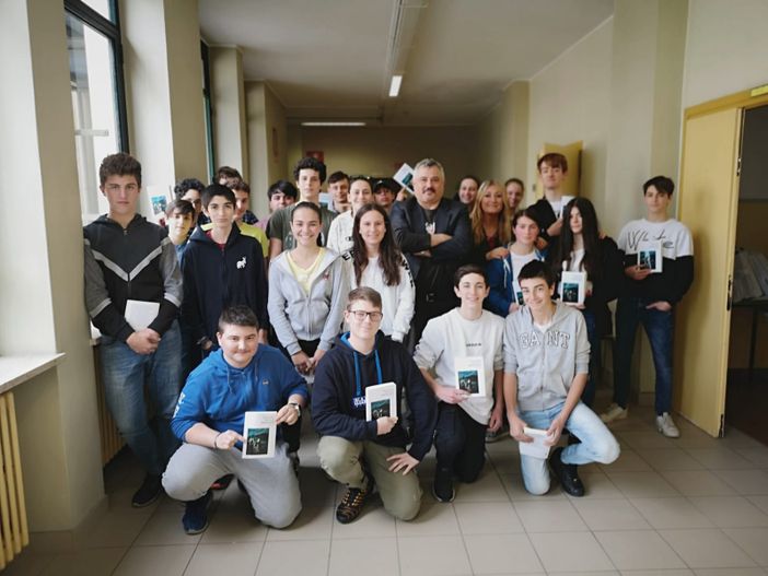 Trentacinque scrittori "adottati" in otto regioni: il Salone del Libro torna nelle scuole e nelle carceri