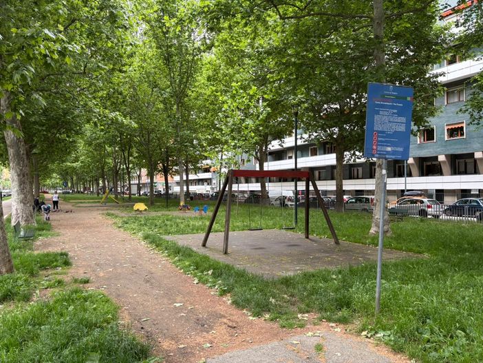 Al via la riqualificazione di tre giardini, altalene e scivoli pronti a settembre Al via la riqualificazione di tre giardini, altalene e scivoli pronti a settembre