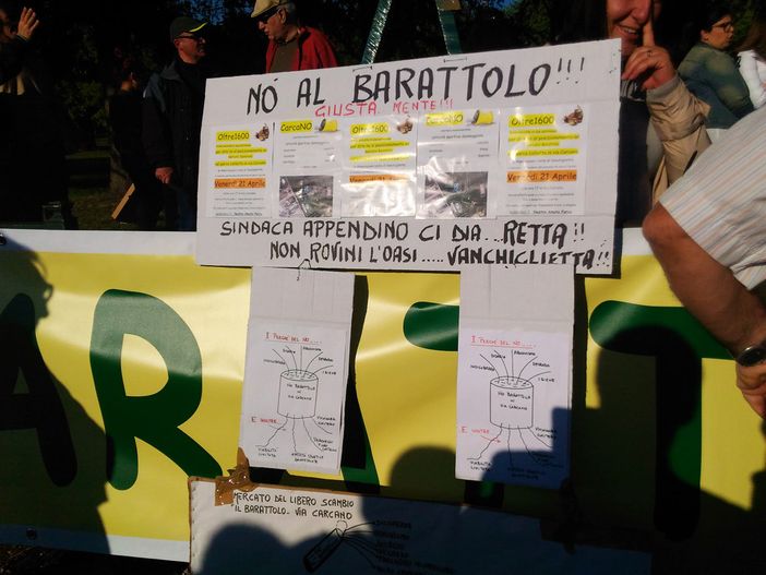 Torino: in centinaia al presidio di via Carcano contro Barattolo