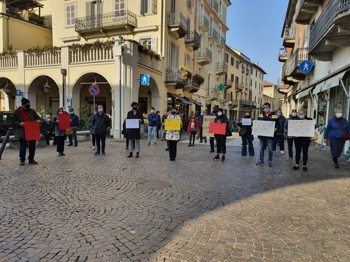 Chieri manifesta ancora per difendere l'economia: &quot;Non si muore solo di Covid&quot;