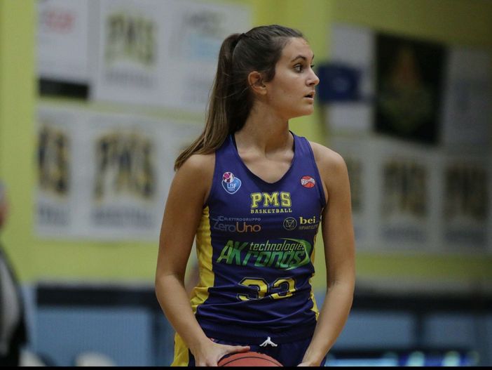 Basket femminile, la Akronos Moncalieri conferma la sua capitana: rinnova Claire Giacomelli