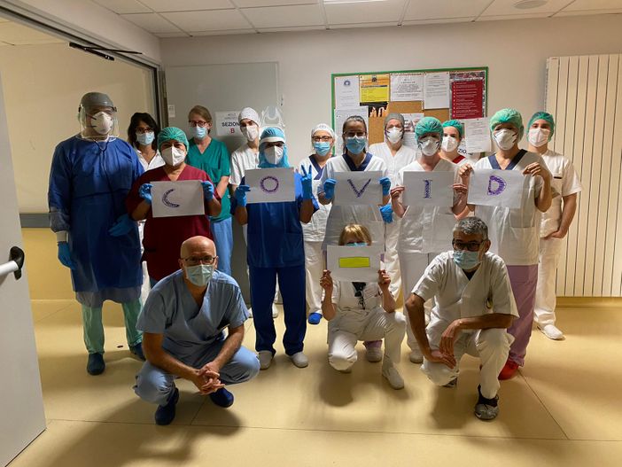 L'ospedale di Pinerolo chiude un reparto Covid, a Rivoli diminuiscono i ricoverati