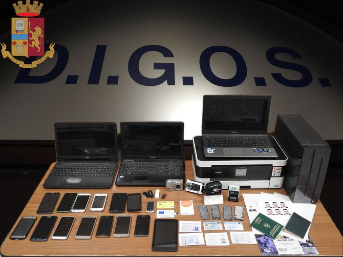 Immigrazione clandestina e rischio-terrorismo: la Digos smantella un'organizzazione con sede a Torino Immigrazione clandestina e rischio-terrorismo: la Digos smantella un'organizzazione con sede a Torino