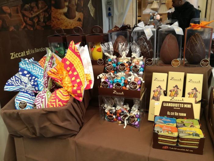 Dolci Portici, l'orgoglio torinese non vede l'ora di fare una figura da cioccolataio: "Vogliamo il marchio IGP per il Gianduiotto" Dolci Portici, l'orgoglio torinese non vede l'ora di fare una figura da cioccolataio: "Vogliamo il marchio IGP per il Gianduiotto"