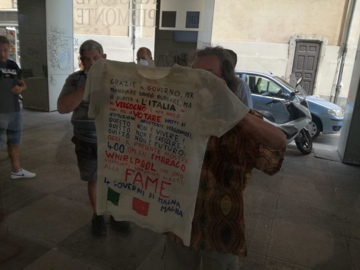 Ex Embraco, la Regione si appella al governo. E Nosiglia attacca: "Italcomp liquidata senza rispetto per nessuno" Ex Embraco, la Regione si appella al governo. E Nosiglia attacca: "Italcomp liquidata senza rispetto per nessuno"