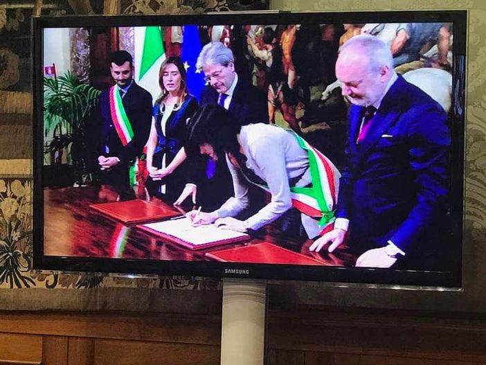 Appendino sigla il bando periferie col Governo: a Torino in arrivo 18 milioni