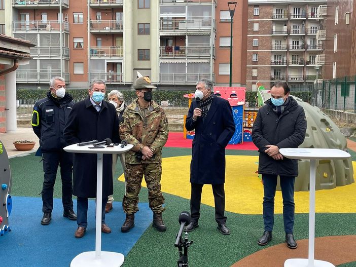 Covid, il generale Figliuolo all'hub vaccinale di via Gorizia: "Richiamo a 4 mesi scelta equilibrata" Covid, il generale Figliuolo all'hub vaccinale di via Gorizia: "Richiamo a 4 mesi scelta equilibrata"