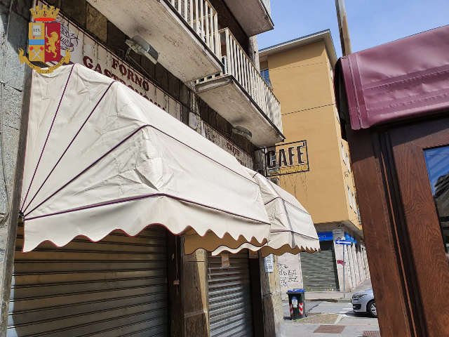 Erano aperti e con clienti nonostante i divieti: multati e chiusi per 5 giorni un kebeb e una gastronomia