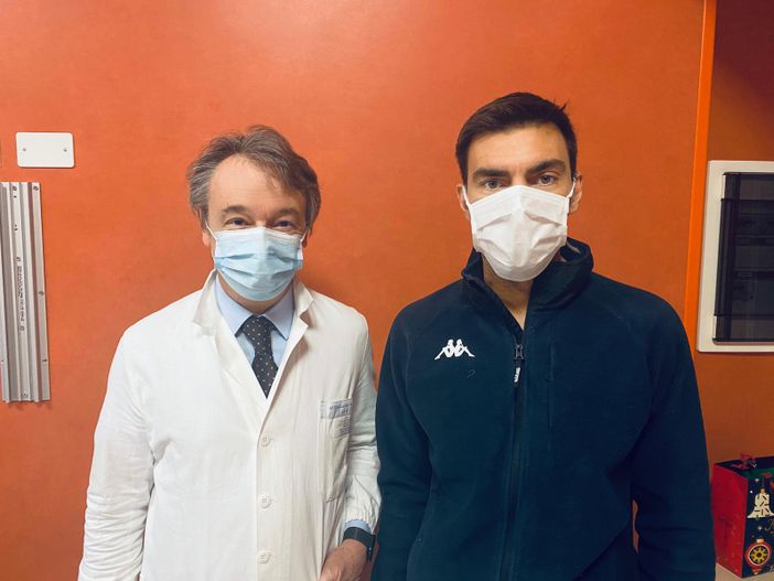 Il dj Gabry Ponte in ospedale con il dottor Mauro Rinaldi Il dj Gabry Ponte in ospedale con il dottor Mauro Rinaldi