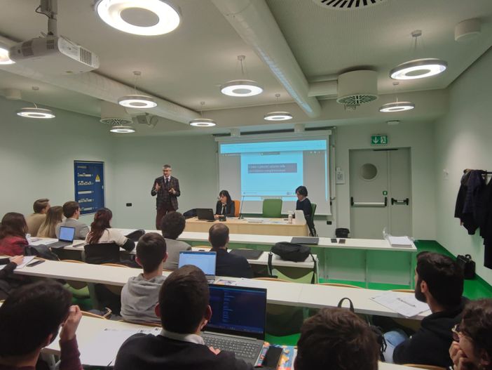 "Fondi pensione: comincia oggi a costruire la tranquillità di domani" "Fondi pensione: comincia oggi a costruire la tranquillità di domani"