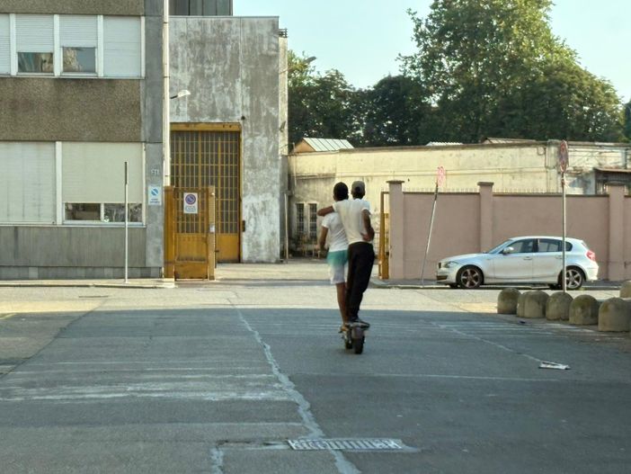 Monopattini: a Torino più multe per malasosta e guida senza casco