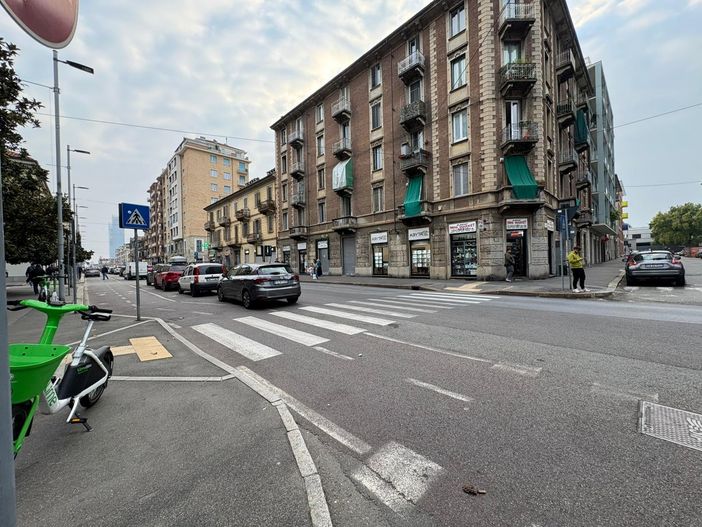 L'attraversamento crea problemi alle auto e ai pedoni. La Circoscrizione 8: “Presto un sopralluogo” L'attraversamento crea problemi alle auto e ai pedoni. La Circoscrizione 8: “Presto un sopralluogo”