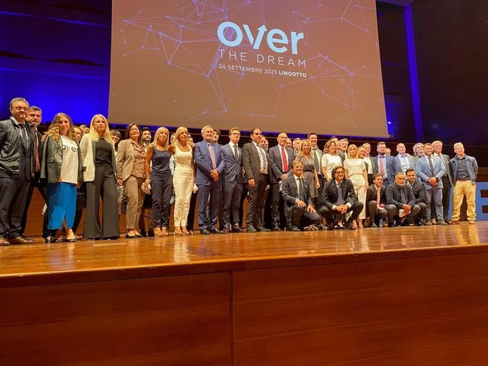 Convention al Lingotto con persone sul palco
