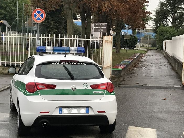 Grugliasco, i vigili in borghese sequestrano marijuana e semi ad alcuni adolescenti al parco Ceresa Grugliasco, i vigili in borghese sequestrano marijuana e semi ad alcuni adolescenti al parco Ceresa