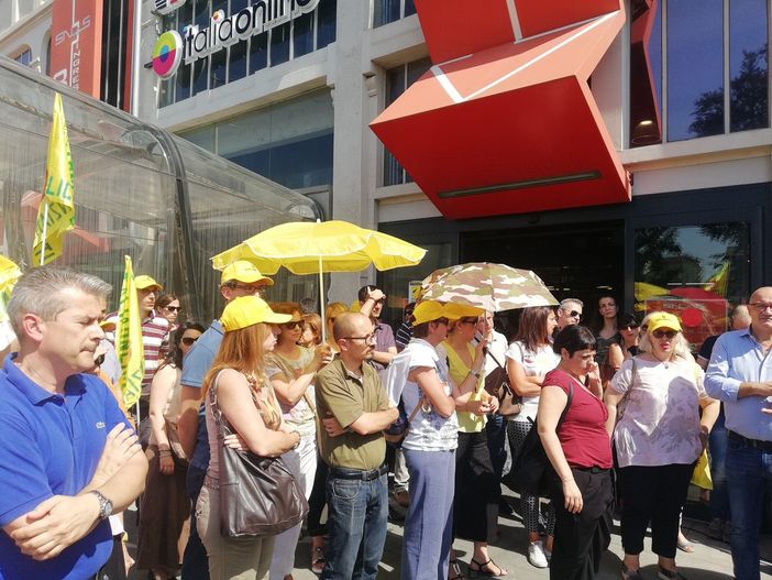 "Pronti a ridurci 14esima e assistenza sanitaria per salvare Torino: il 28 giugno Italiaonline porti al Ministero proposte concrete" "Pronti a ridurci 14esima e assistenza sanitaria per salvare Torino: il 28 giugno Italiaonline porti al Ministero proposte concrete"