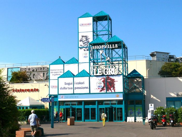 Domani riaprono Le Gru, un'esperienza di shopping in tutta sicurezza “a due metri di distanza da te” Domani riaprono Le Gru, un'esperienza di shopping in tutta sicurezza “a due metri di distanza da te”