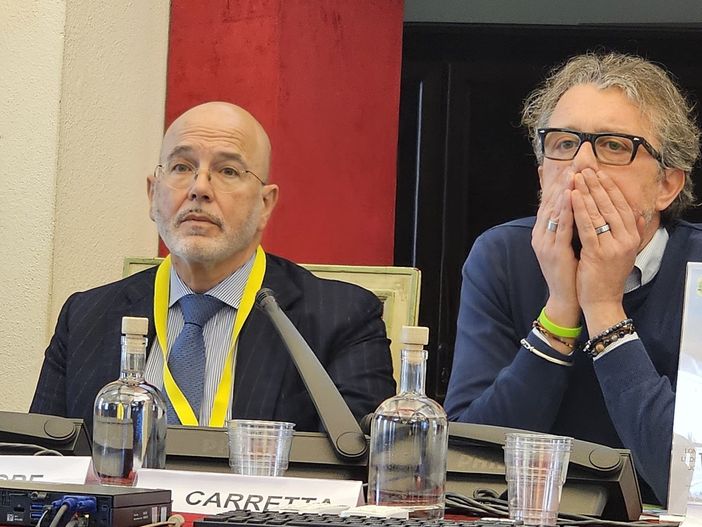 Abusivismo e falso in bilancio: nuovi guai per Massimo Segre (qui con l'assessore Mimmo Carretta) Abusivismo e falso in bilancio: nuovi guai per Massimo Segre (qui con l'assessore Mimmo Carretta)