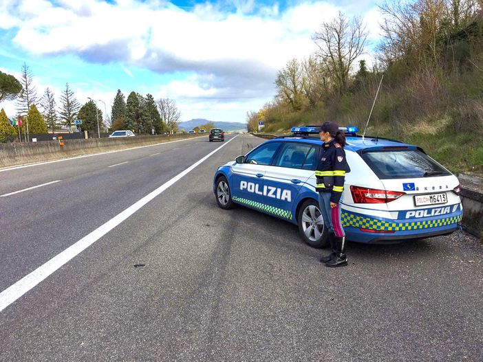 Immagine di repertorio di una vettura della Polizia Stradale Immagine di repertorio di una vettura della Polizia Stradale