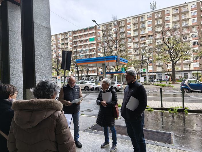 Cittadini a colloquio per piazza Montanari Cittadini a colloquio per piazza Montanari