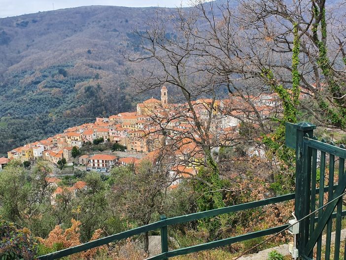 Alla scoperta dei borghi di Pietrabruna camminando e degustando