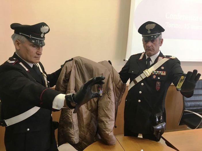 Piazza Derna a Torino: bruciate tre auto del car sharing elettrico, arrestato il piromane