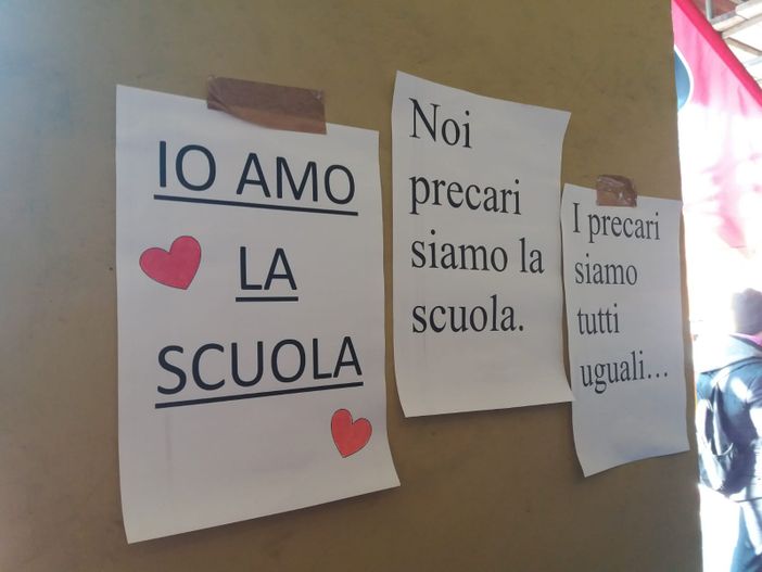 Maestre e docenti in sciopero a Torino, Cub: &quot;Basta umiliazioni&quot; [VIDEO]