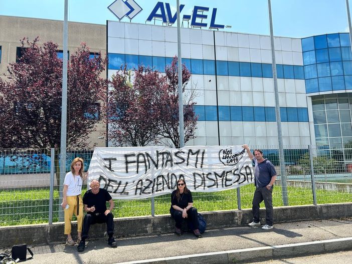 striscione di protesta dei lavoratori