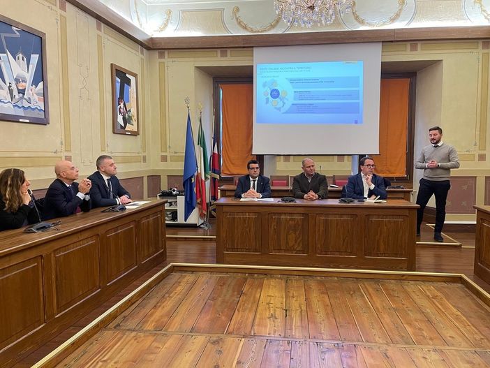 Poste Italiane incontra amministratori e comunità della Valle di Susa Poste Italiane incontra amministratori e comunità della Valle di Susa