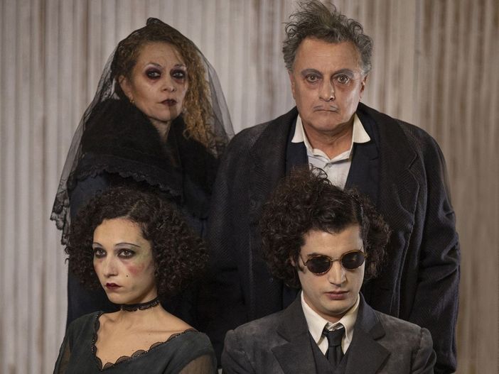 Teatro Stabile, Binasco affronta Pirandello e i suoi "Sei personaggi in cerca di autore" Teatro Stabile, Binasco affronta Pirandello e i suoi "Sei personaggi in cerca di autore"