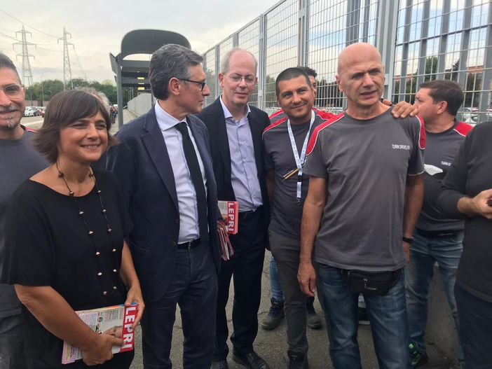 candidati dem ai cancelli Iveco candidati dem ai cancelli Iveco