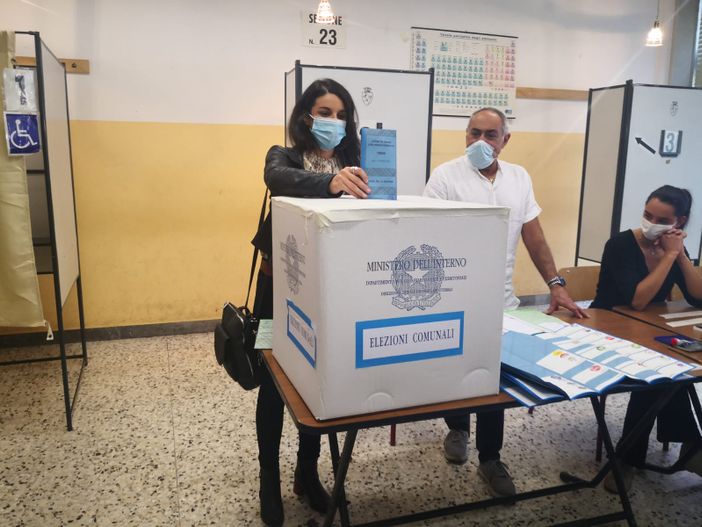 Valentina Sganga al momento del voto Valentina Sganga al momento del voto