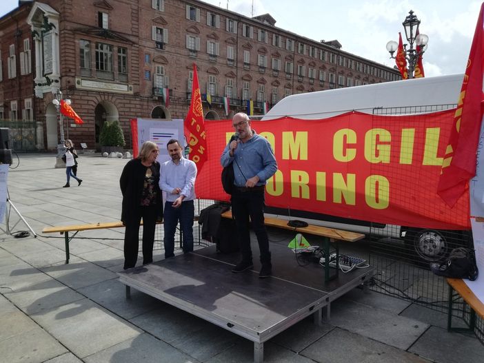 Workers day in piazza Castello: "Basta attese, vogliamo risposte della Fca e Marchionne" (FOTO E VIDEO) Workers day in piazza Castello: "Basta attese, vogliamo risposte della Fca e Marchionne" (FOTO E VIDEO)
