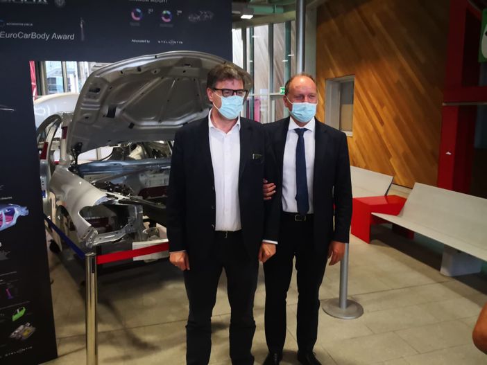 Giorgetti a Torino lancia la volata a Damilano: "Proposta convincente". E sulle divisioni: "La Lega è una" Giorgetti a Torino lancia la volata a Damilano: "Proposta convincente". E sulle divisioni: "La Lega è una"