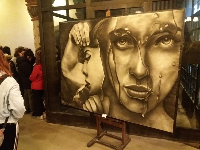 “A regola d’arte”: i giovani artisti del liceo “Passoni” espongono al Borgo Medievale [FOTO]