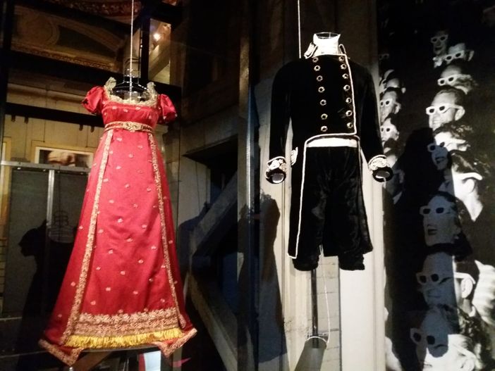 Le paillettes, gli elmi, le armature, le piume: Annamode &quot;canta&quot; alla Mole i costumi del cinema [FOTO]