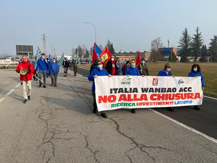 manifestazione di operai in strada