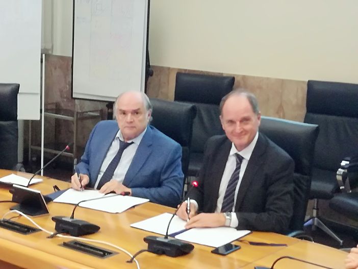 Acea e Politecnico: un patto per scrivere un futuro tra bio-idrogeno e rifiuti che diventano plastica o fertilizzanti