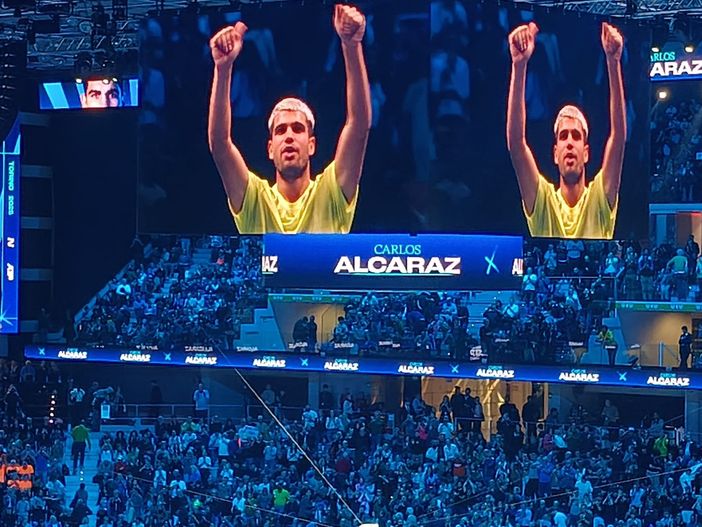 Il grande cuore di Musetti non basta: Alcaraz vince e lo elimina dalle Atp Finals