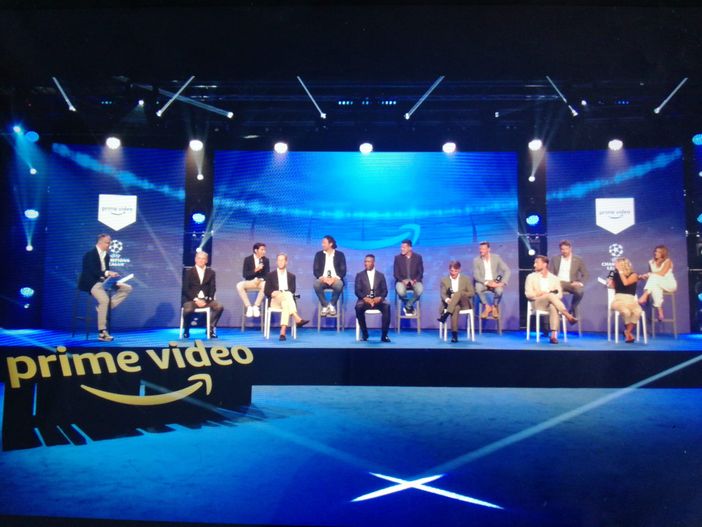 la presentazione della prossima stagione di Champions con calciatori e giornalisti