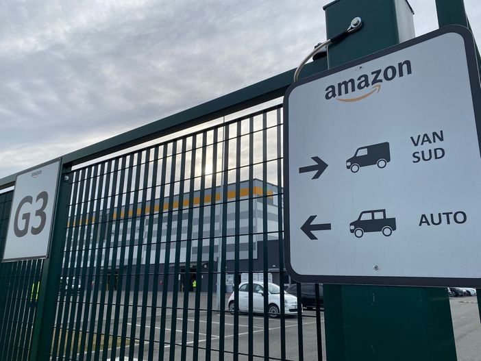 Oltre agli 87 lavoratori diretti, Amazon licenzierà 50 somministrati: venerdì 23 sarà sciopero Oltre agli 87 lavoratori diretti, Amazon licenzierà 50 somministrati: venerdì 23 sarà sciopero