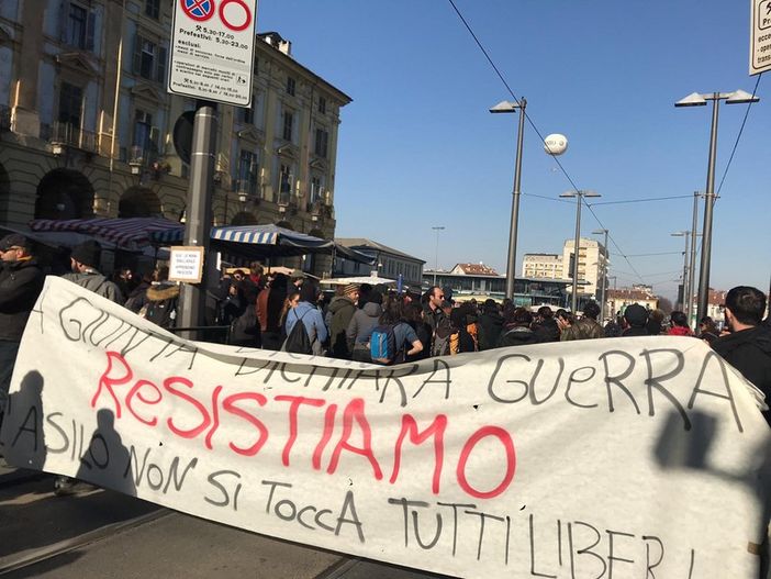 Anarchici contro Appendino: &quot;Ha rovinato le strade dove viviamo sgomberando l'Asilo, vorremmo ricambiare il favore&quot;