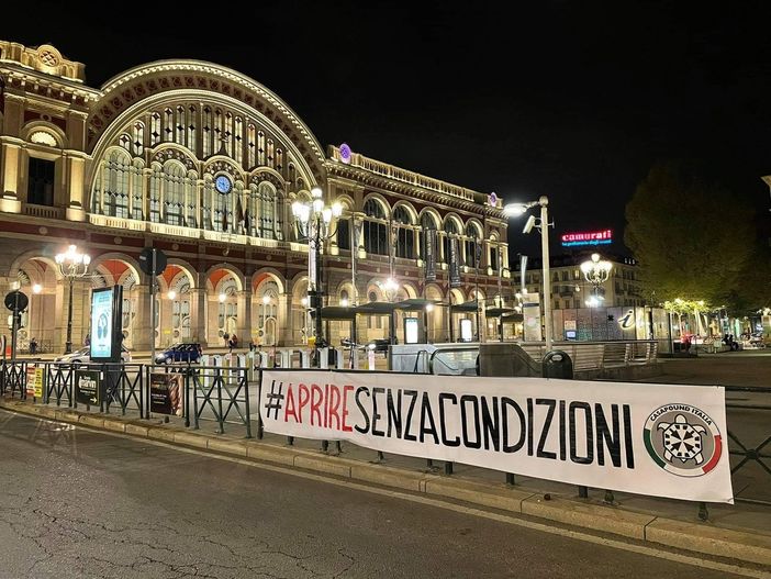 Gli striscioni a Torino, Chivasso e Settimo