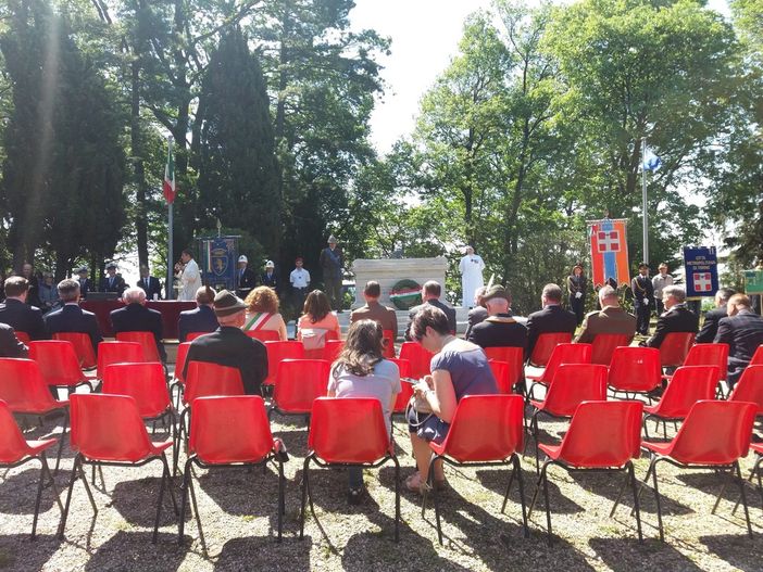 La memoria dei caduti riprende a splendere sotto il sole della Maddalena La memoria dei caduti riprende a splendere sotto il sole della Maddalena